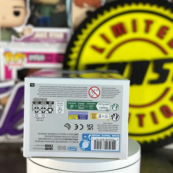 NFL Chiefs Travis Kelce (Road) Funko Pop! - Picture 5 of 6